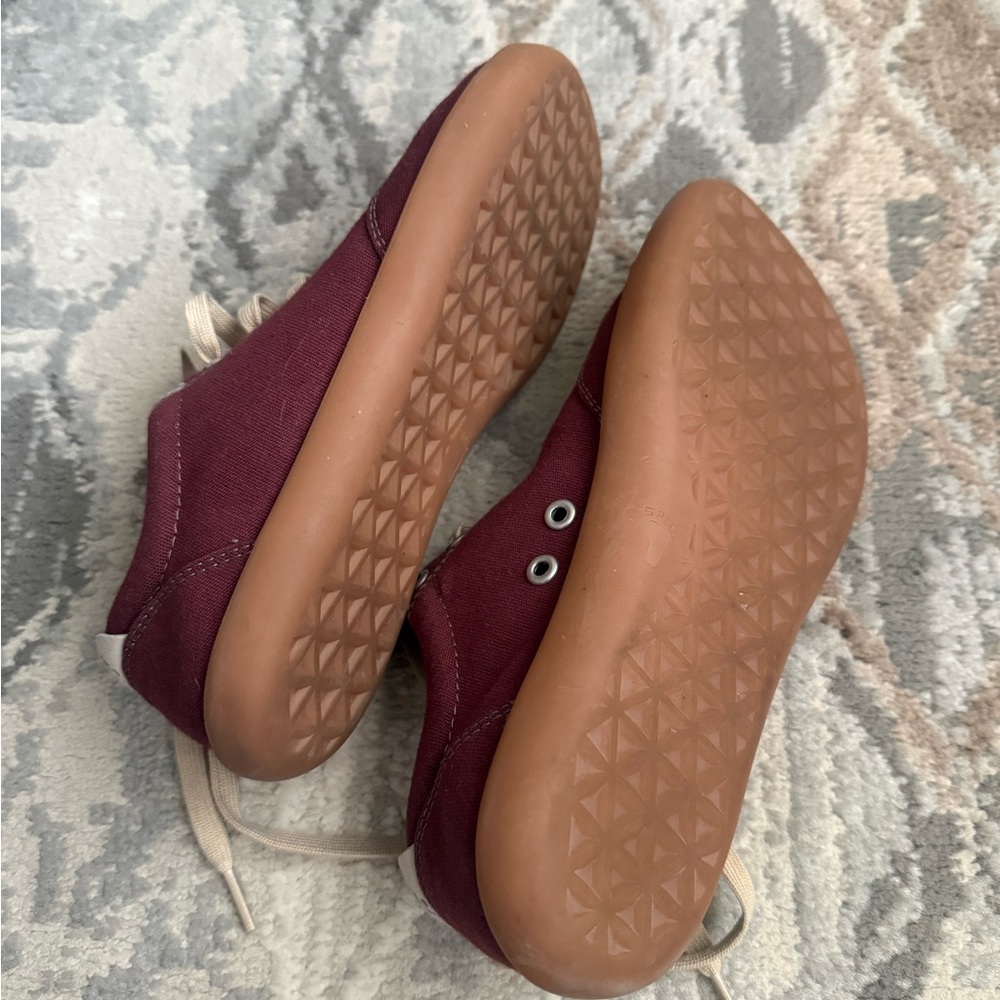 Splay Burgundy Casual Sneakers - Picture 3 of 3